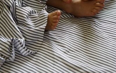 Créer du lien avec son bébé dans le ventre : l’importance du lien in utero 